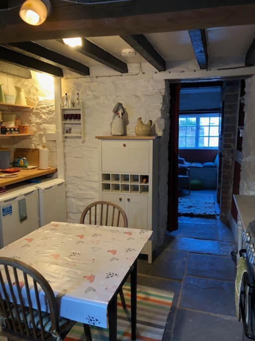 Lavender Cottage, 3 School Road, Clun, Shropshire Holiday home *